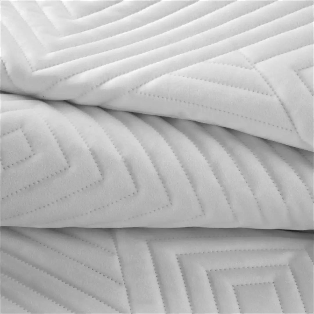 Lovatiesė (170x210cm) DI10030 - €18 Save 70% __label:Pristatymas 1-2 d.d., color-balta, material-poliesteris, pledai,