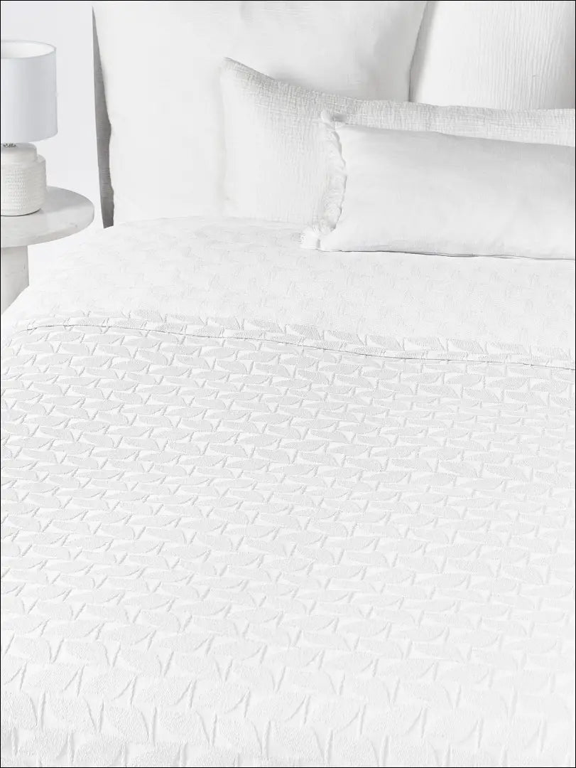 Lovatiesė (230x250cm) DI5439 - €36 Save 70% 25-50, __label:Pristatymas 1-2 d.d., color-balta, material-medvilne, pledai