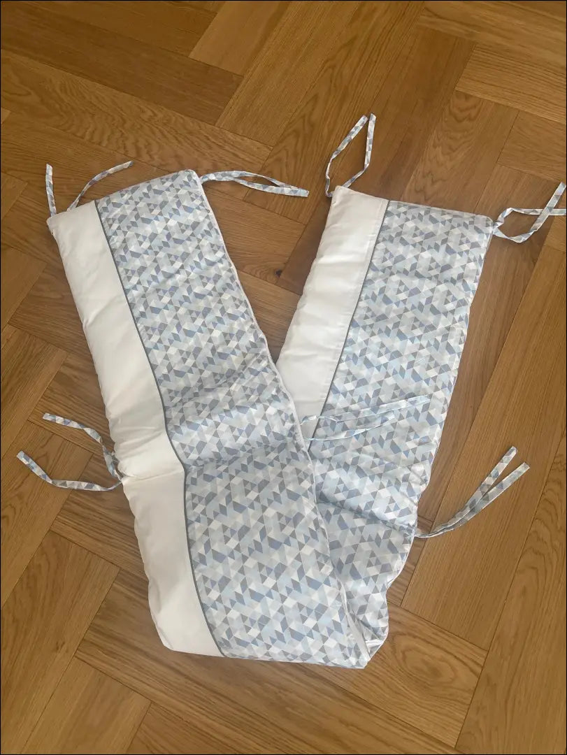 Lovytės apsaugėlė DI11175 - €26 Save 50% 25-50, __label:Pristatymas 1-2 d.d., color-balta, color-melyna, color-pilka