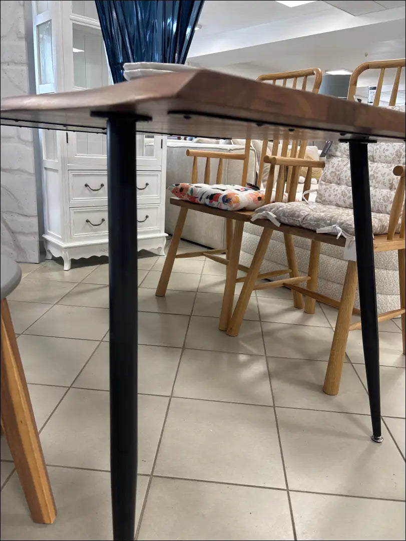 Medinis valgomojo stalas VI1062 - €350 Save 50% __label:Pristatymas 1-2 d.d., color-ruda, material-medzio-masyvas,