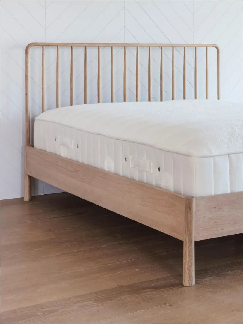 Miegamojo lova (180x200cm) GI369 - €513 Save 70% __label:Pristatymas 1-2 d.d., color-ruda, lovos-miegamojo,