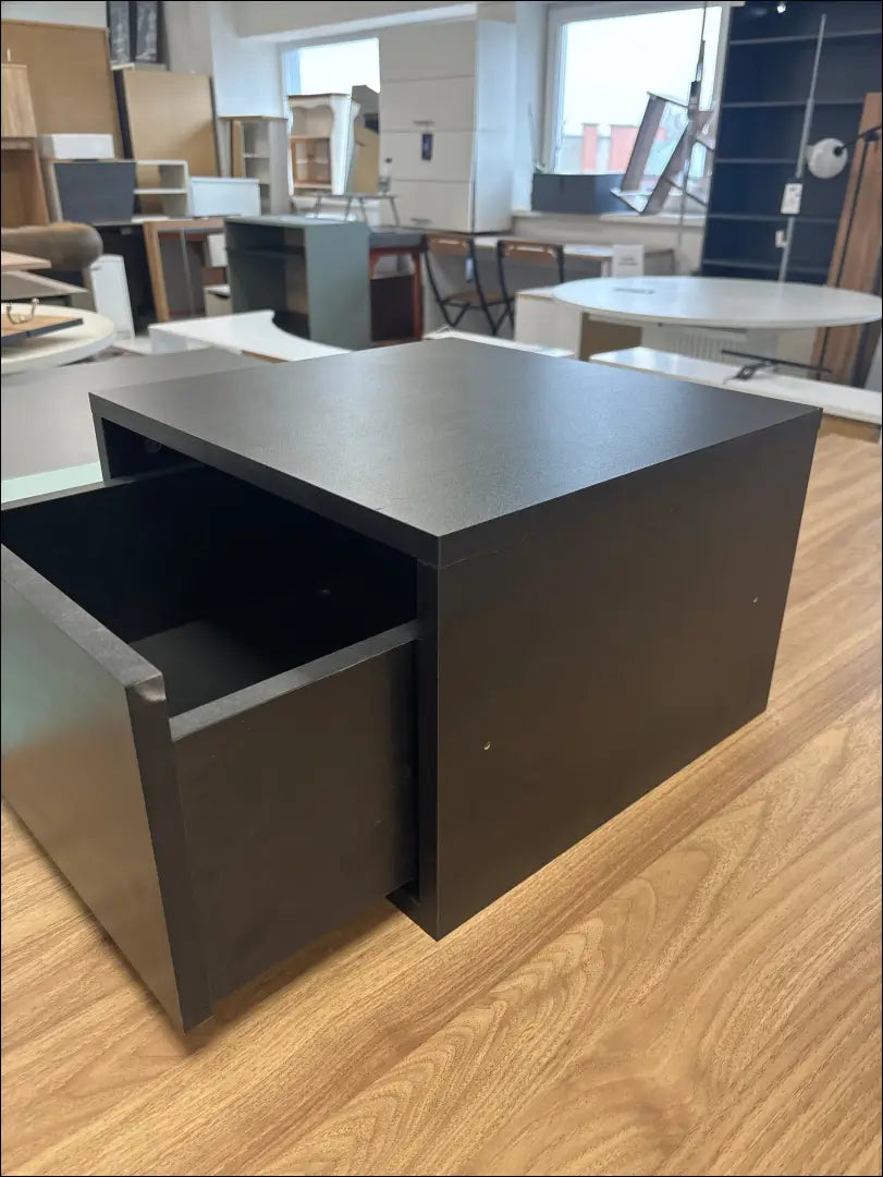 Naktinis staliukas GI763 - €15 __label:Pristatymas 1-2 d.d., color-juoda, material-mediena, pazeistas, pazeisti Iki €25