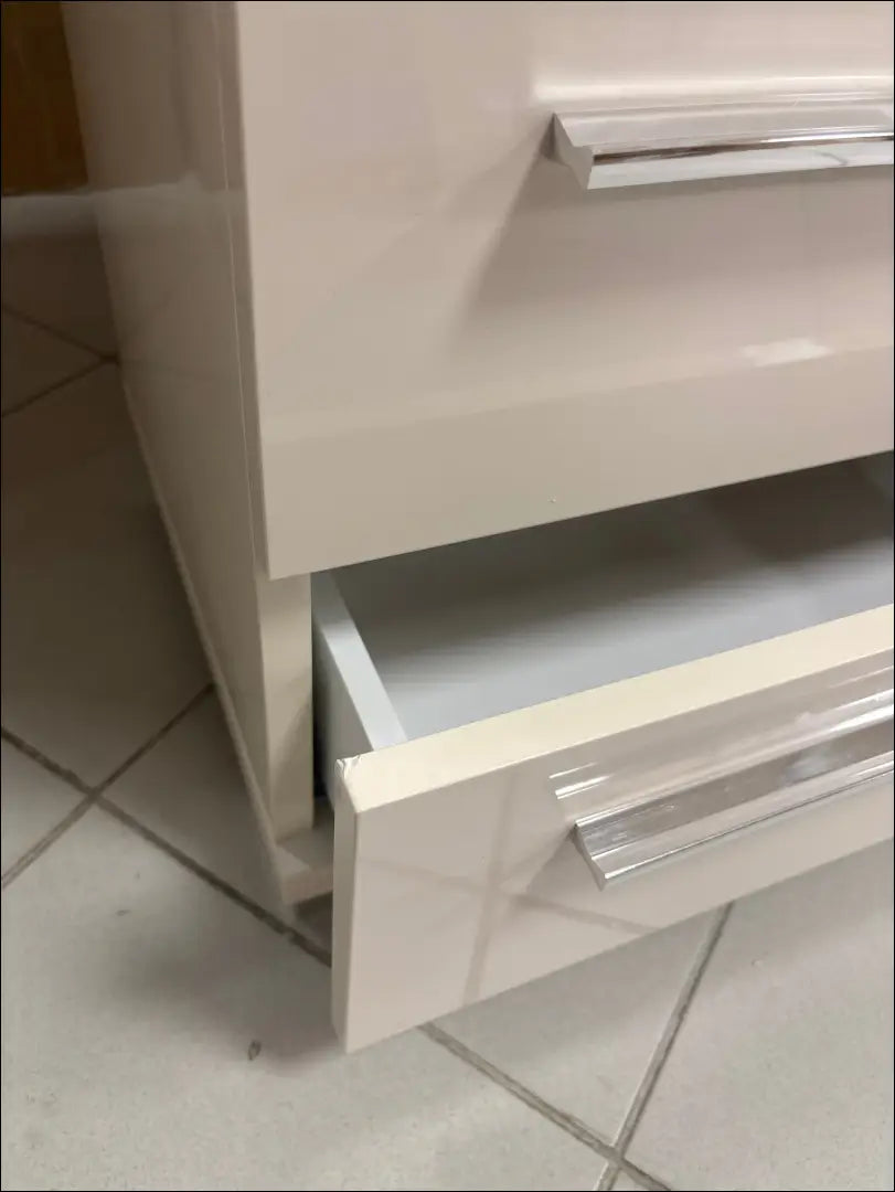 Naktinis staliukas GI843 - €80 Save 60% 50-100, __label:Pristatymas 1-2 d.d., color-kremas, material-mdf, pazeistas €50