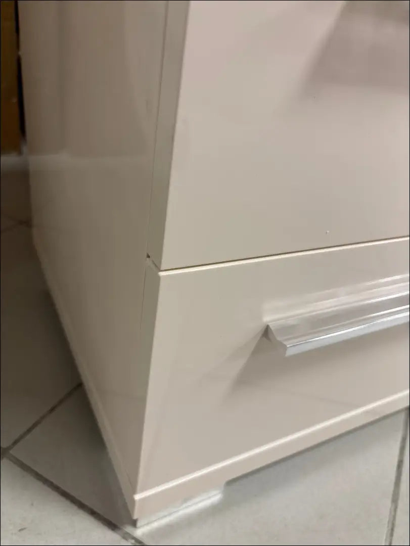 Naktinis staliukas GI843 - €80 Save 60% 50-100, __label:Pristatymas 1-2 d.d., color-kremas, material-mdf, pazeistas €50
