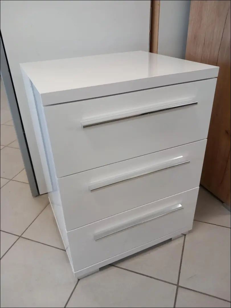 Naktinis staliukas GI888 - €55 Save 65% 50-100, __label:Pristatymas 1-2 d.d., color-balta, material-mdf, pazeistas €50