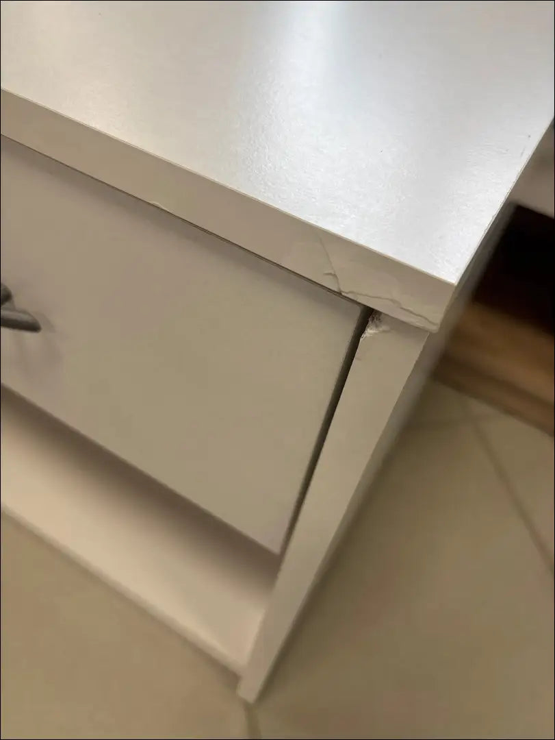 Naktinis staliukas GI918 - €19 Save 60% __label:Pristatymas 1-2 d.d., color-balta, material-mediena, pazeistas,