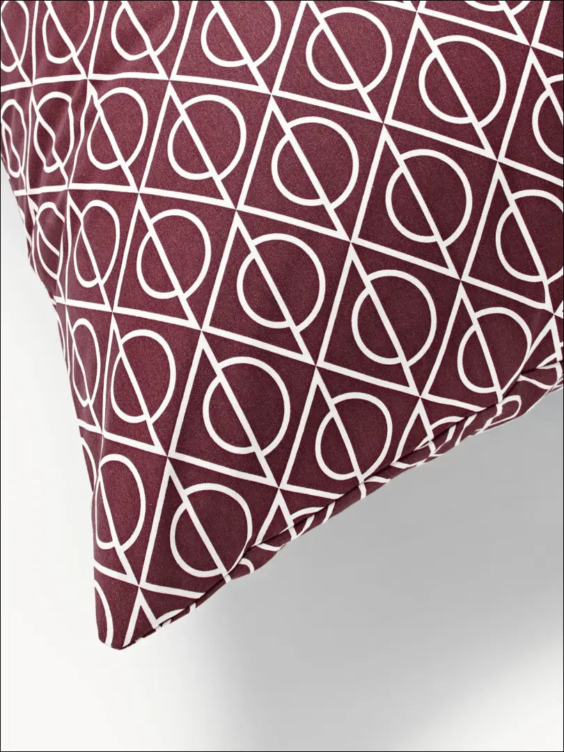 Pagalvės užvalkalas DI11576 - €6 Save 65% __label:Pristatymas 1-2 d.d., color-balta, color-raudona, material-medvilne,