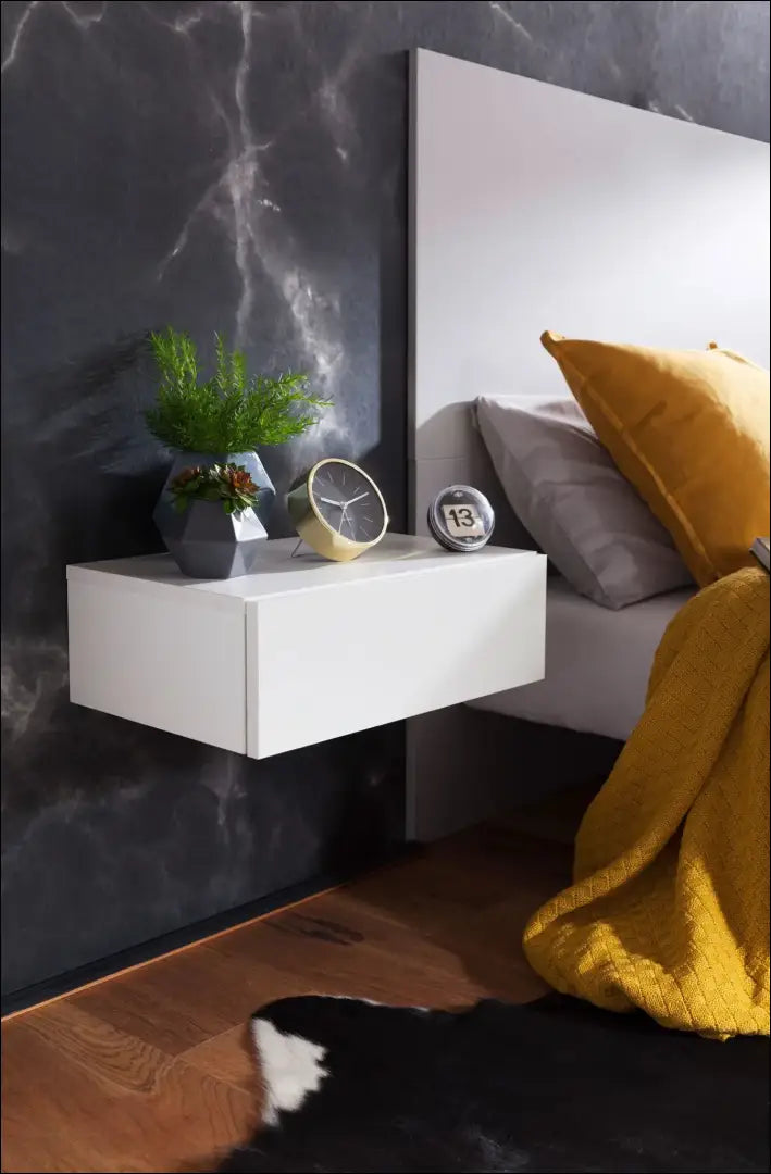 Pakabinamas naktinis staliukas GI617 - €24 Save 50% __label:Pristatymas 1-2 d.d., color-balta, material-mediena,