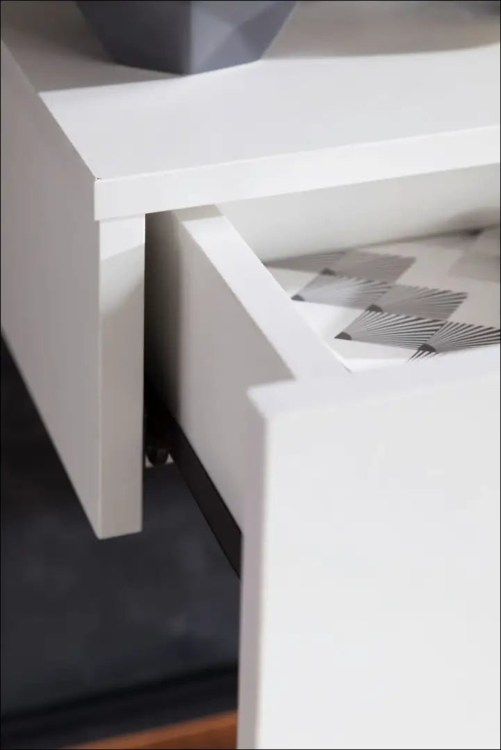 Pakabinamas naktinis staliukas GI617 - €24 Save 50% __label:Pristatymas 1-2 d.d., color-balta, material-mediena,