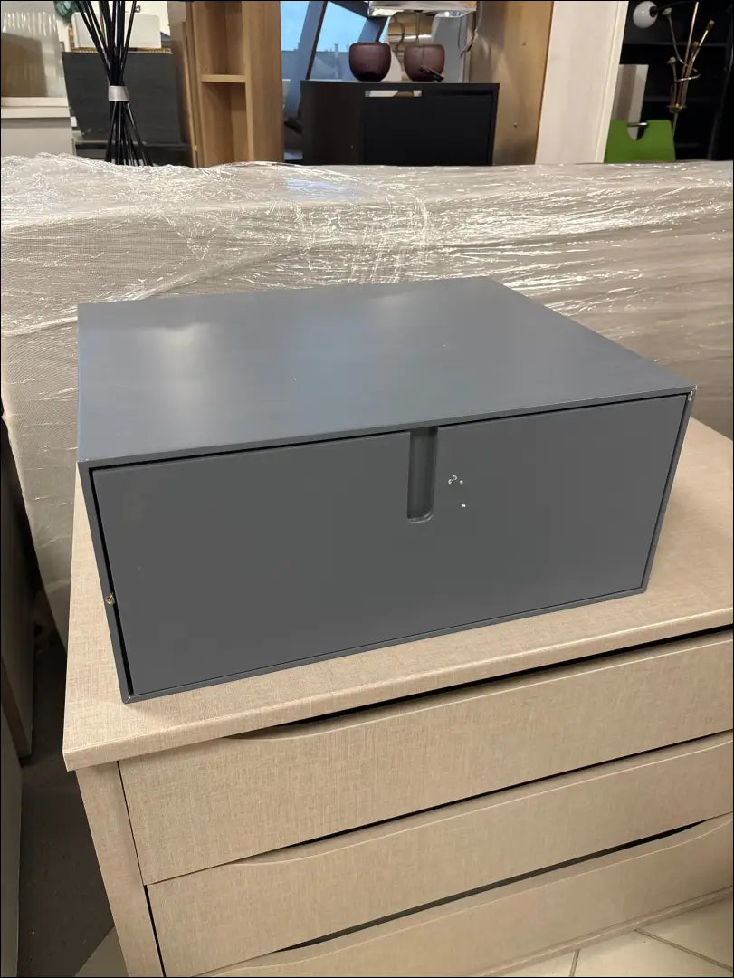 Pakabinamas naktinis staliukas GI631 - €20 Save 85% __label:Pristatymas 1-2 d.d., color-pilka, material-mediena,