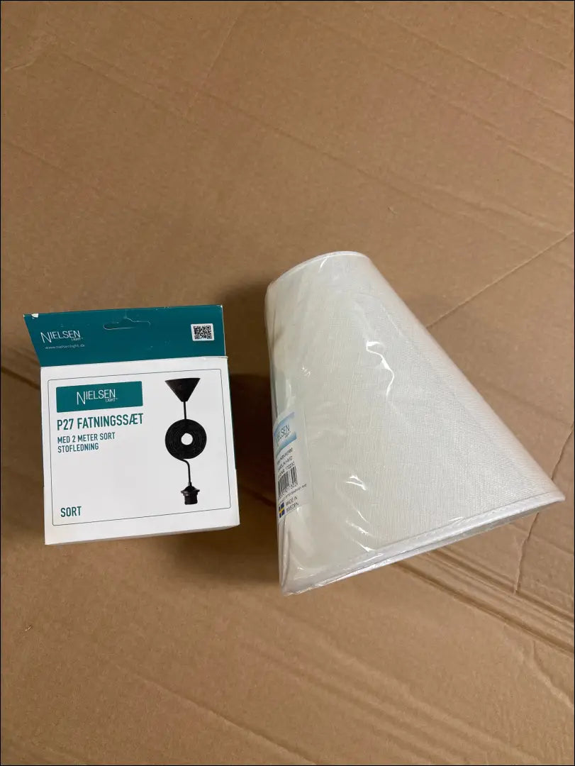 Pakabinamas šviestuvas DI10403 - €24 Save 50% __label:Pristatymas 1-2 d.d., color-balta, color-juoda, interjeras,