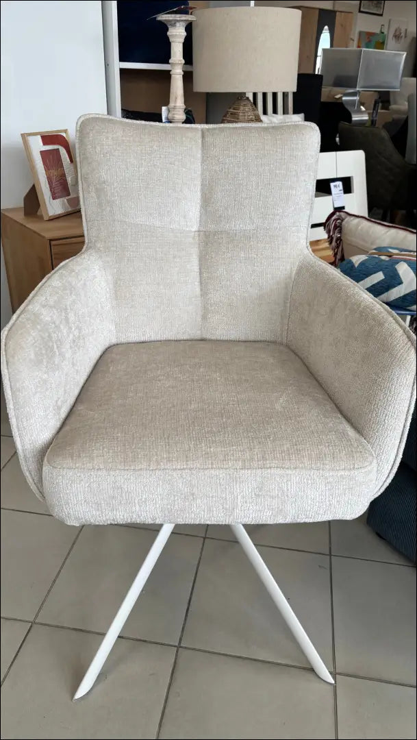 Pasukama kėdė VI1401 - €75 Save 50% 50-100, __label:Pristatymas 1-2 d.d., biuro-baldai, biuro-kedes, color-kremas €50
