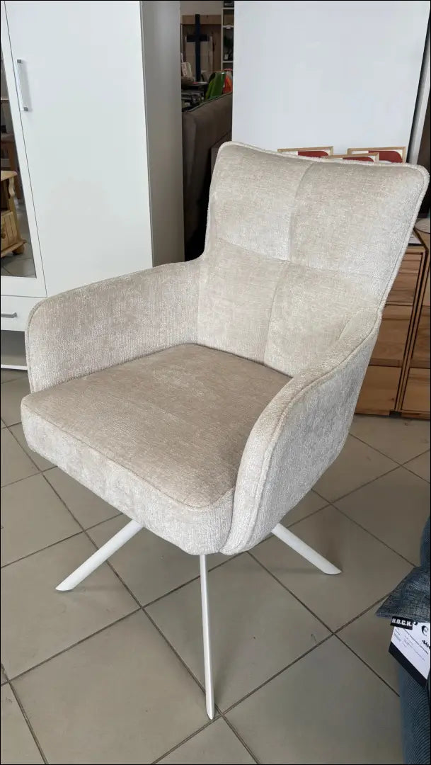Pasukama kėdė VI1401 - €75 Save 50% 50-100, __label:Pristatymas 1-2 d.d., biuro-baldai, biuro-kedes, color-kremas €50