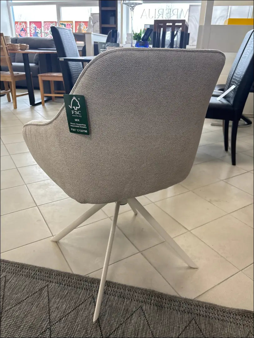 Pasukama kėdė VI1402 - €69 Save 50% 50-100, __label:Pristatymas 1-2 d.d., biuro-baldai, biuro-kedes, color-kremas €50