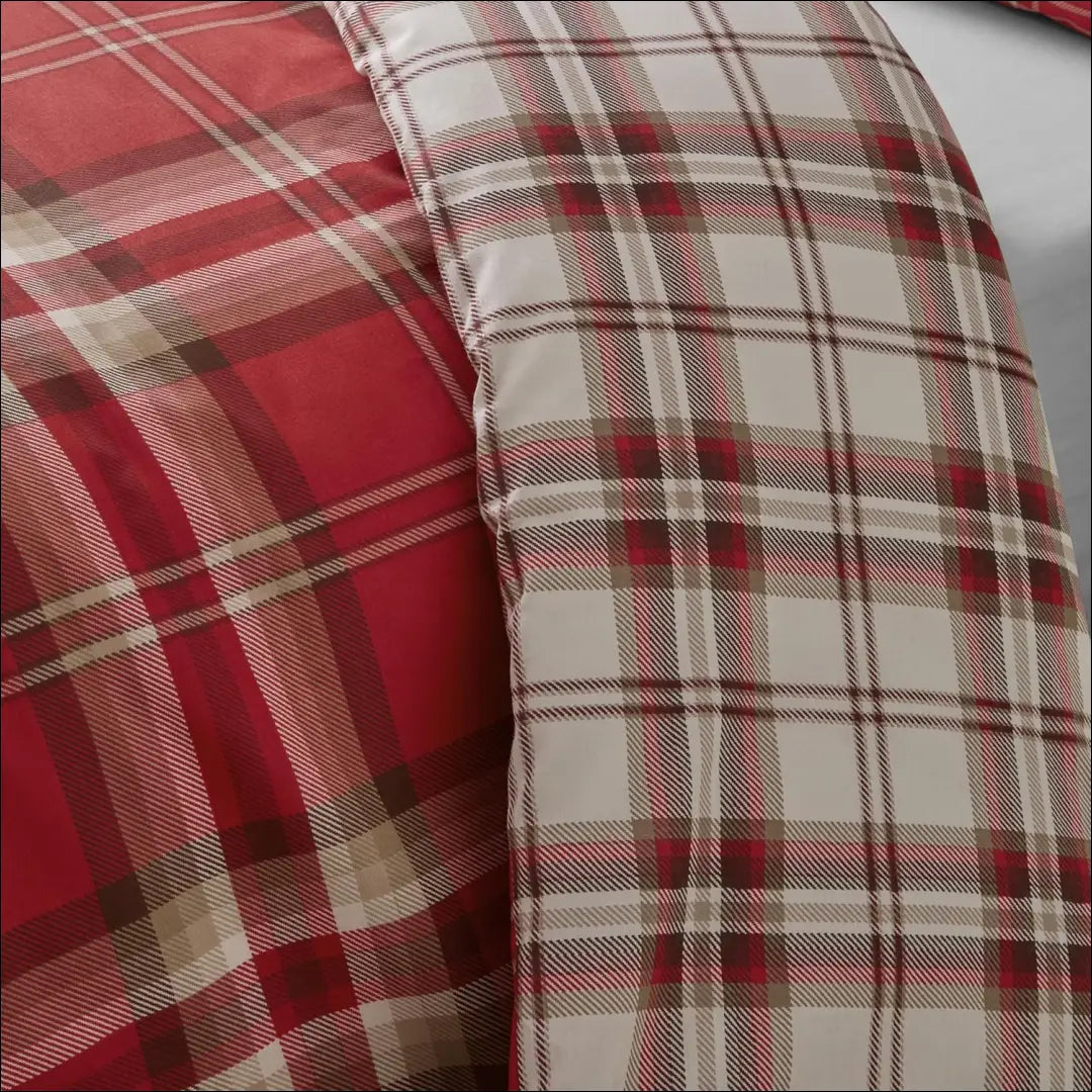 Patalynės komplektas (3 dalys) DI11595 - €20 Save 65% __label:Pristatymas 1-2 d.d., color-raudona, material-medvilne,