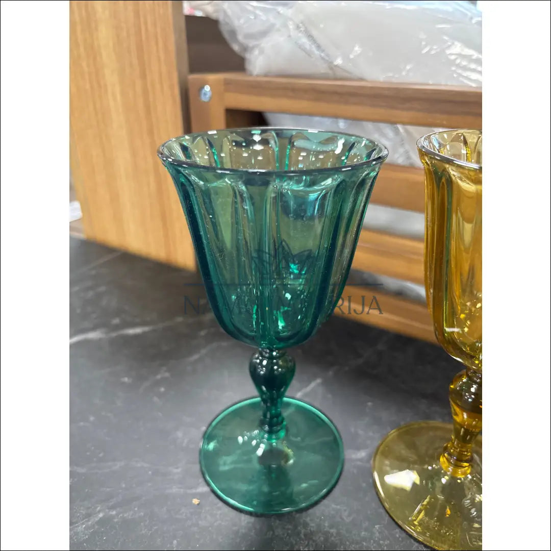 Plastiko taurių komplektas (4vnt) DI8796 - €18 Save 50% __label:Pristatymas 1-2 d.d., color-geltona, color-ruda,
