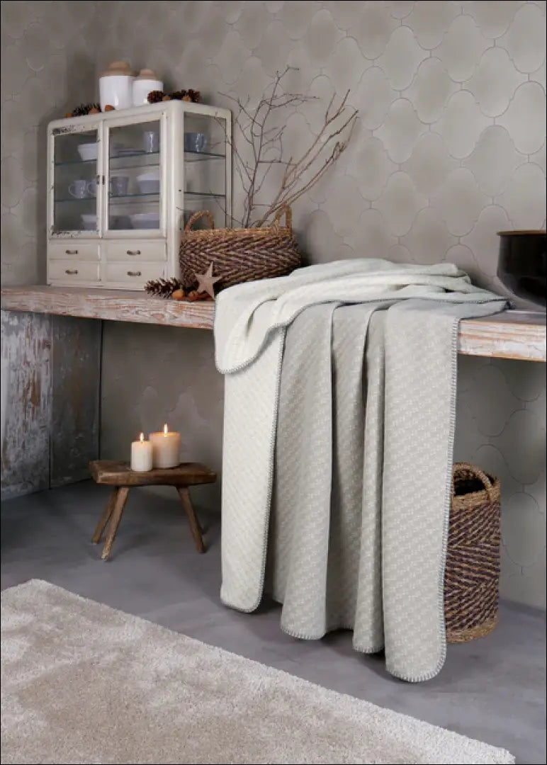 Pledas (150x200cm) DI10251 - €25 Save 70% 25-50, __label:Pristatymas 1-2 d.d., color-smelio, material-medvilne,