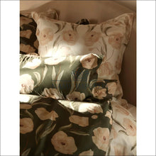 Augšupielādējiet attēlu galerijas skatā Satino antklodės užvalkalas DI4154 - €18 antklodes-uzvalkalas, color-smelio, color-zalia, material-medvilne,
