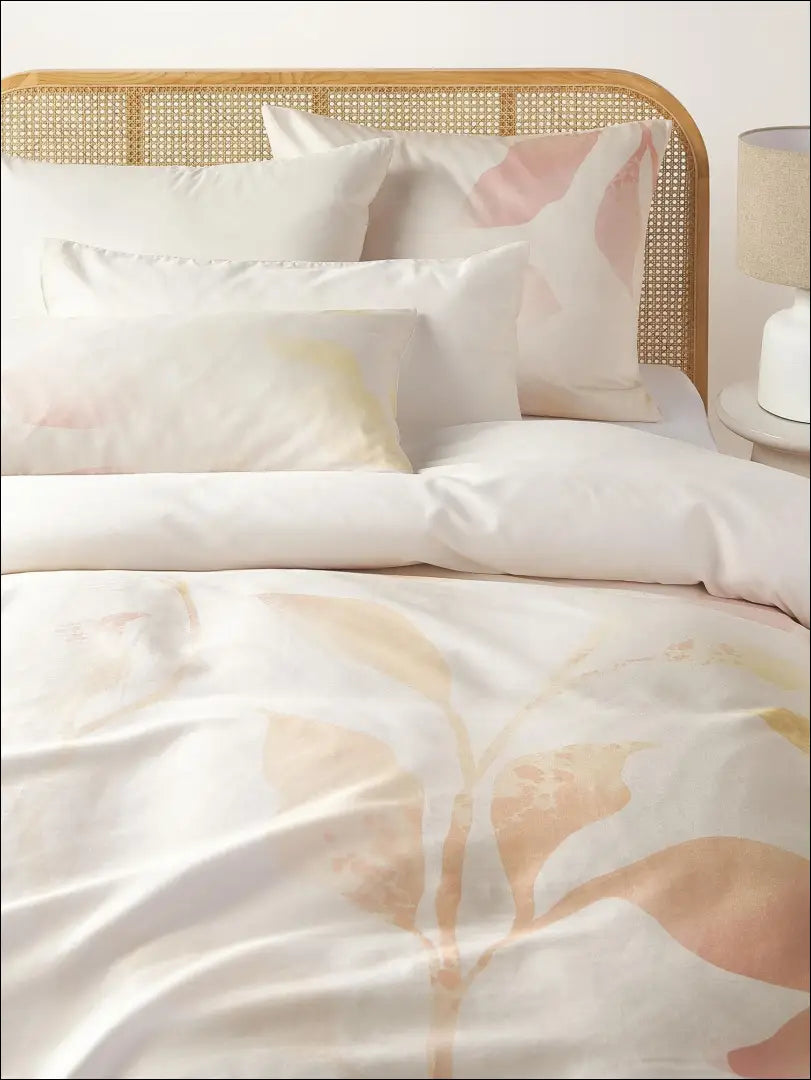Satino pagalvės užvalkalas DI6088 - €7 Save 50% __label:Pristatymas 1-2 d.d., color-rozine, color-smelio,