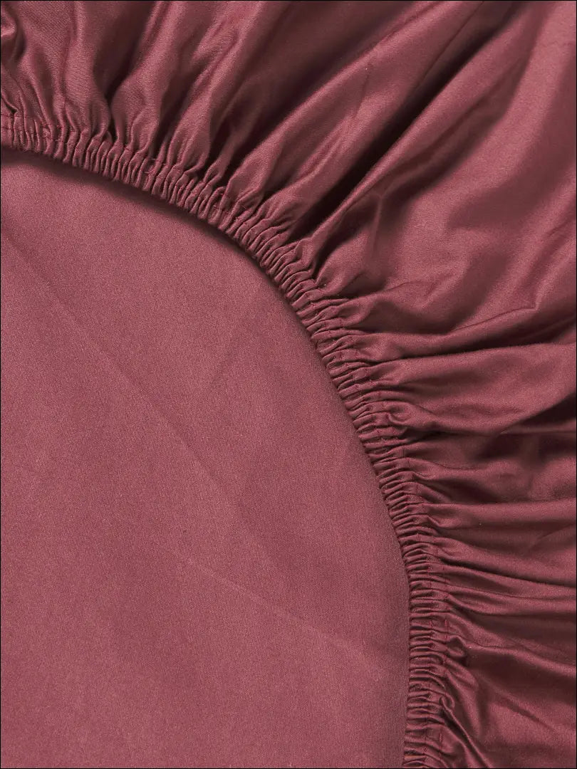 Satino paklodė (180x200cm) DI9893 - €24 Save 70% __label:Pristatymas 1-2 d.d., color-raudona, material-medvilne,