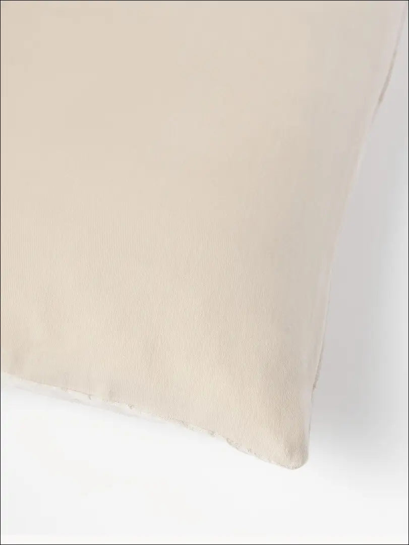 Šilkinė dekoratyvinė pagalvėlė DI5502 - €18 Save 50% __label:Pristatymas 1-2 d.d., color-kremas, interjeras,