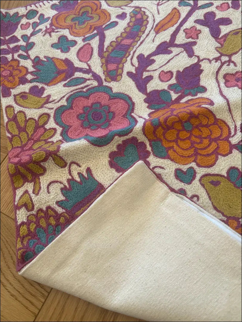 Siuvinėtas pagalvės užvalkalas DI11566 - €27 Save 55% 25-50, color-kremas, color-marga, color-margas, interjeras €25