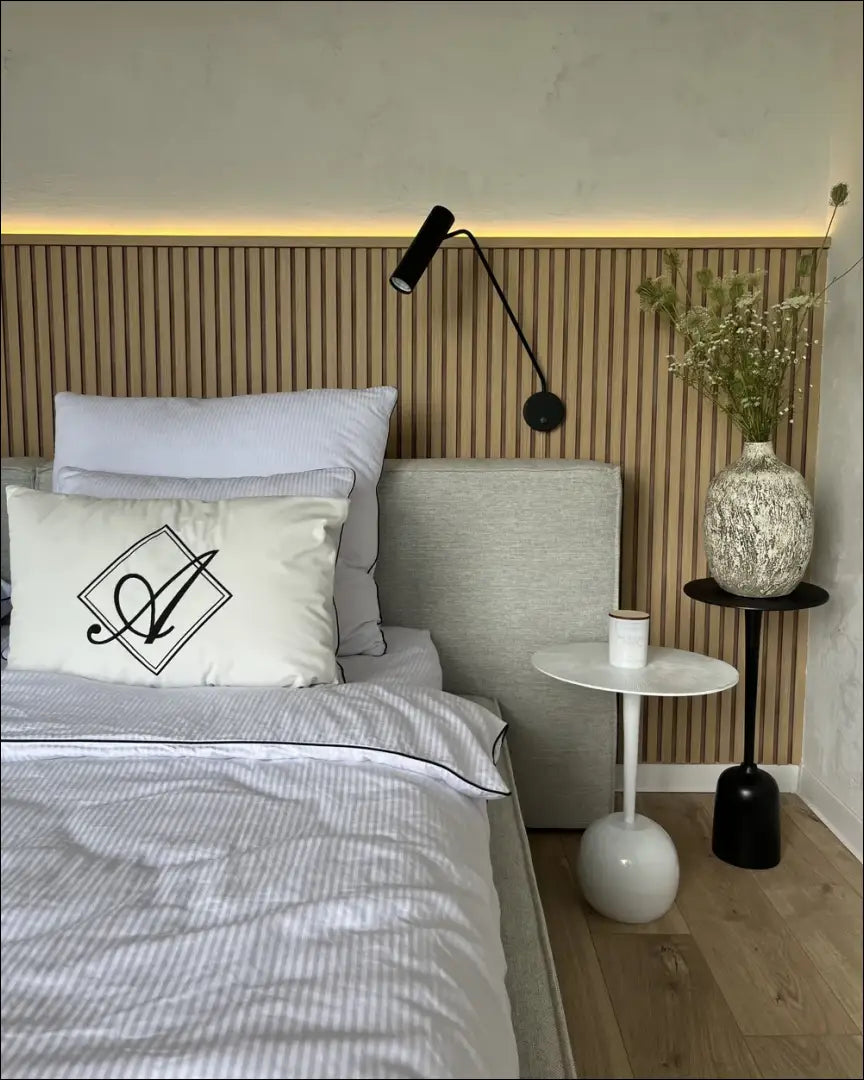 Šoninis staliukas SI1919 - €49 Save 50% 25-50, __label:Pristatymas 1-2 d.d., color-balta, material-metalas,