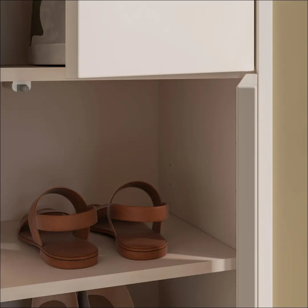 Spinta GI740 - €210 Save 50% __label:Pristatymas 1-2 d.d., batu-spintele, color-smelio, material-mediena, miegamojo