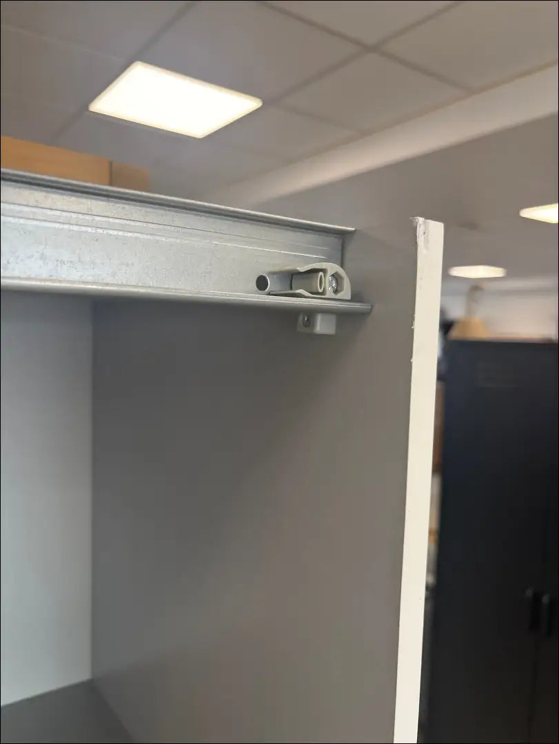 Spinta GI747 - €110 Save 60% 100-200, __label:Pristatymas 1-2 d.d., color-balta, material-mediena, pazeistas €100