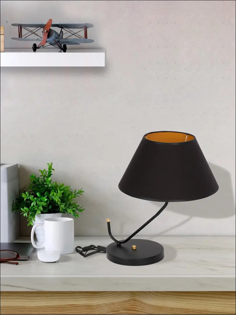 Stalinis šviestuvas DI2503 - €18 Save 70% __label:Pristatymas 1-2 d.d., color-auksine, color-juoda, interjeras,