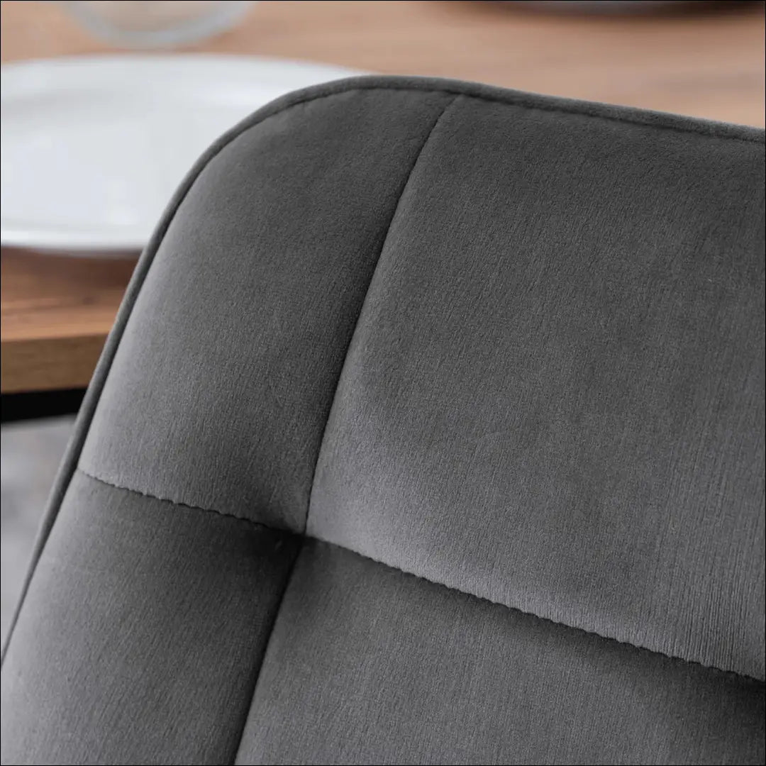 Stalo 102–142 cm ąžuolo spalvos/juodo atspalvio ir 4 kėdžių pilkų komplektas TE2420 - €325 Save 15% __label:Pristatymas