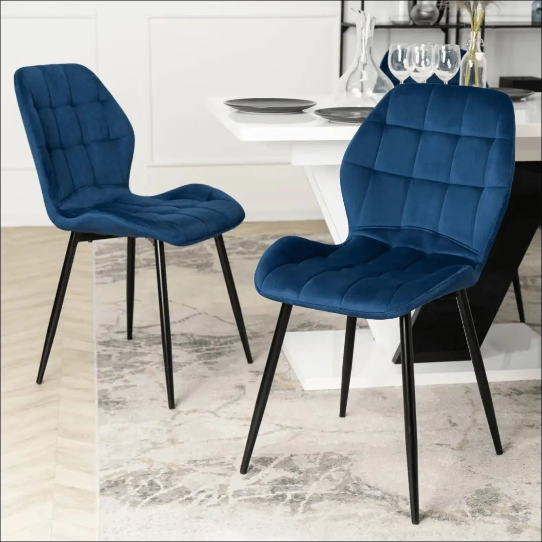 Stalo 120–160 cm juodo/balto blizgio ir 4 tamsiai mėlynų kėdžių komplektas TE2438 - €526 Save 15% __label:Pristatymas