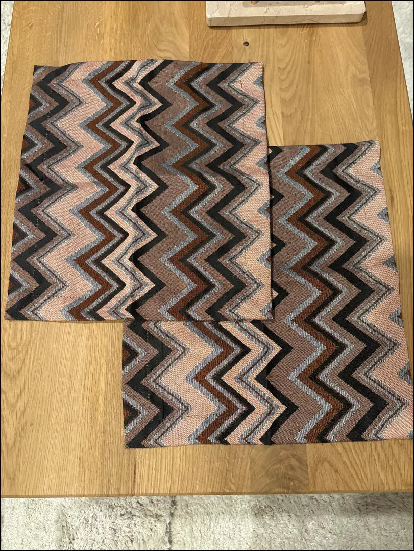 Stalo servetėlių komplektas (2vnt) DI11484 - €30 Save 50% 25-50, __label:Pristatymas 1-2 d.d., color-marga,