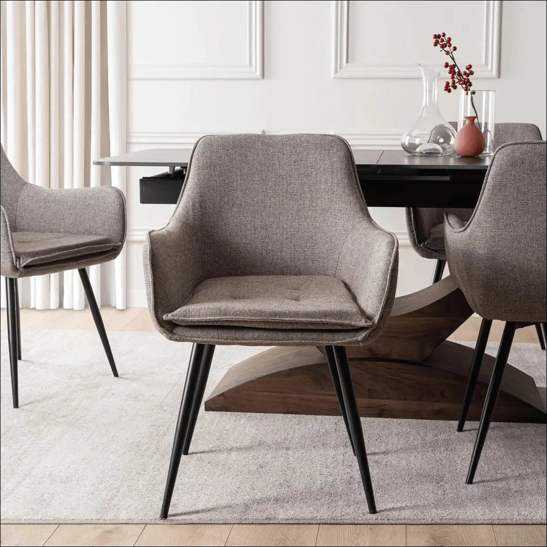 Stalų komplektas 160–200 cm juodas/riešutmedžio spalvos ir 4 rudos kėdės TE2429 - €723 Save 15% __label:Pristatymas