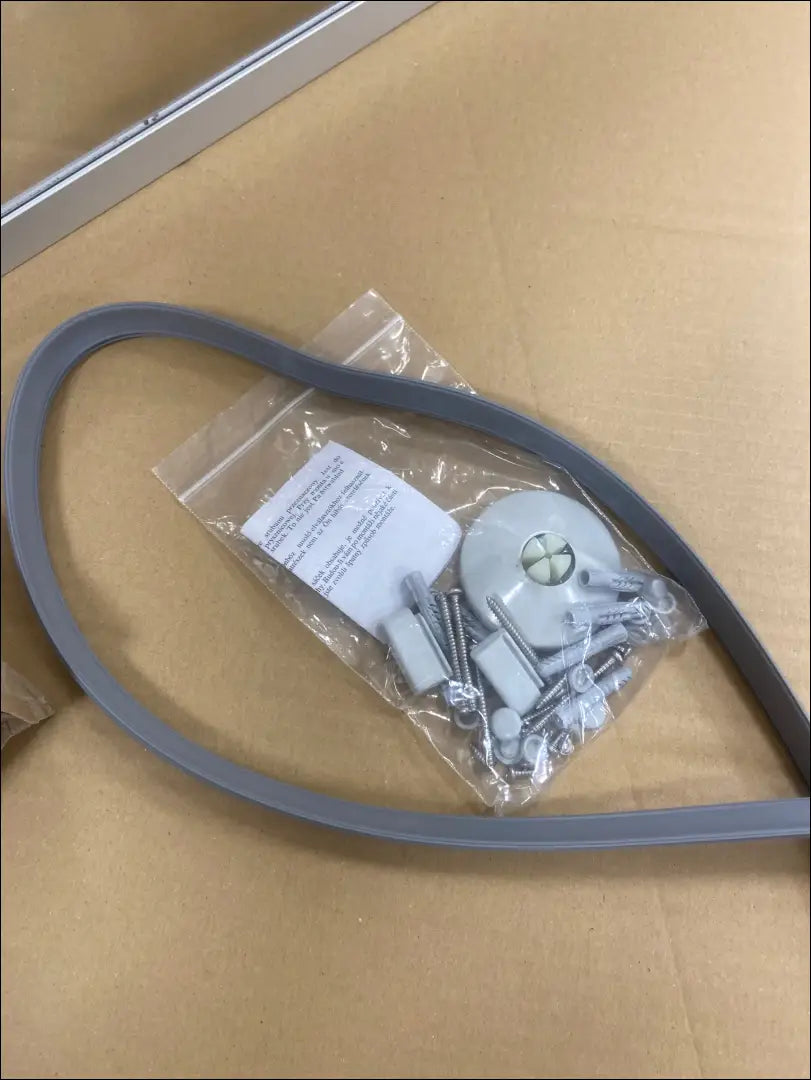 Stiklinė vonios pertvara KI890 - €225 Save 55% __label:Pristatymas 1-2 d.d., color-sidabrine, material-metalas,