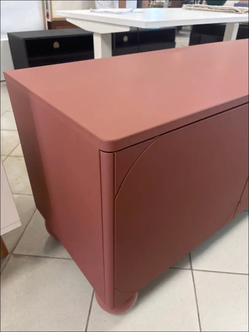 TV staliukas SI1777 - €150 100-200, __label:Pristatymas 1-2 d.d., color-raudona, color-ruda, material-mdf €100 to €200