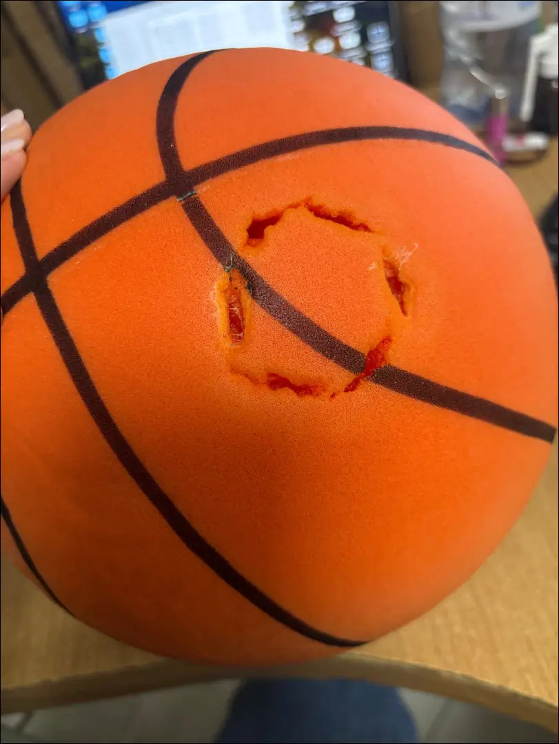 Tylus krepšinio kamuolys SP227 - €5 Save 70% __label:Pristatymas 1-2 d.d., pazeistas, pazeisti, spalva-oranzine,