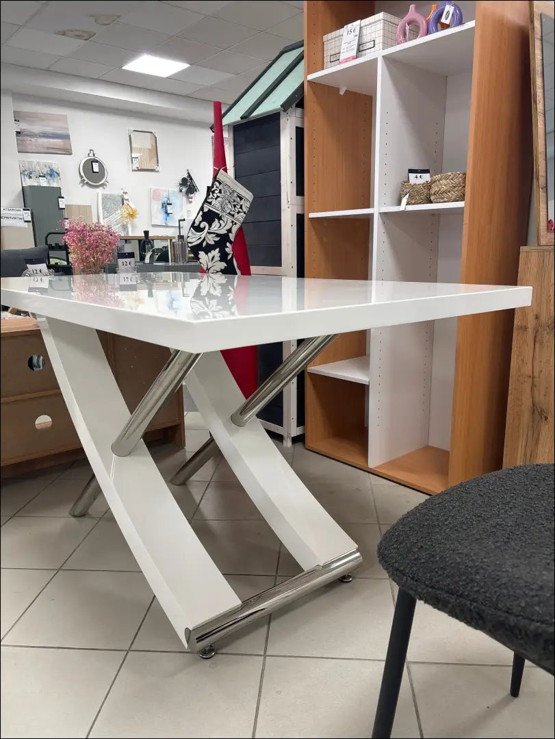 Valgomojo stalas VI1176 - €240 Save 50% __label:Pristatymas 1-2 d.d., color-balta, color-sidabrine, material-mediena,