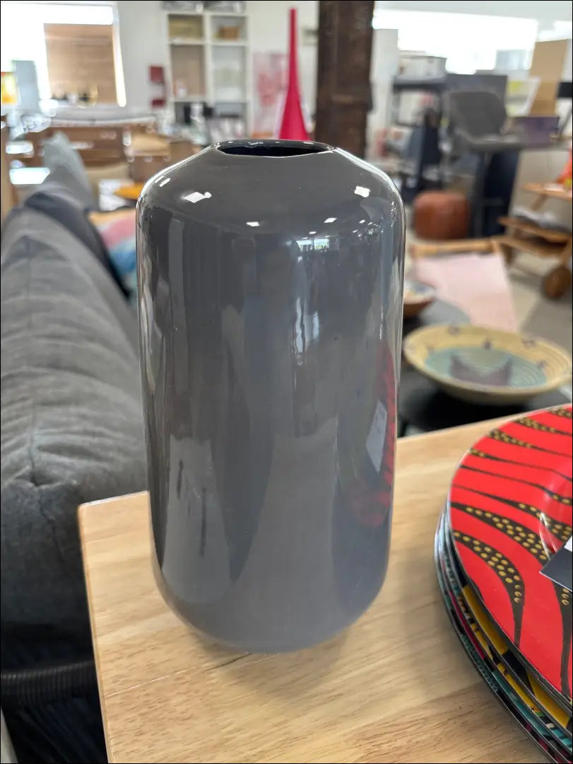 Vaza DI9324 - €20 Save 50% __label:Pristatymas 1-2 d.d., color-pilka, interjeras, material-porcelianas, under-25 Iki