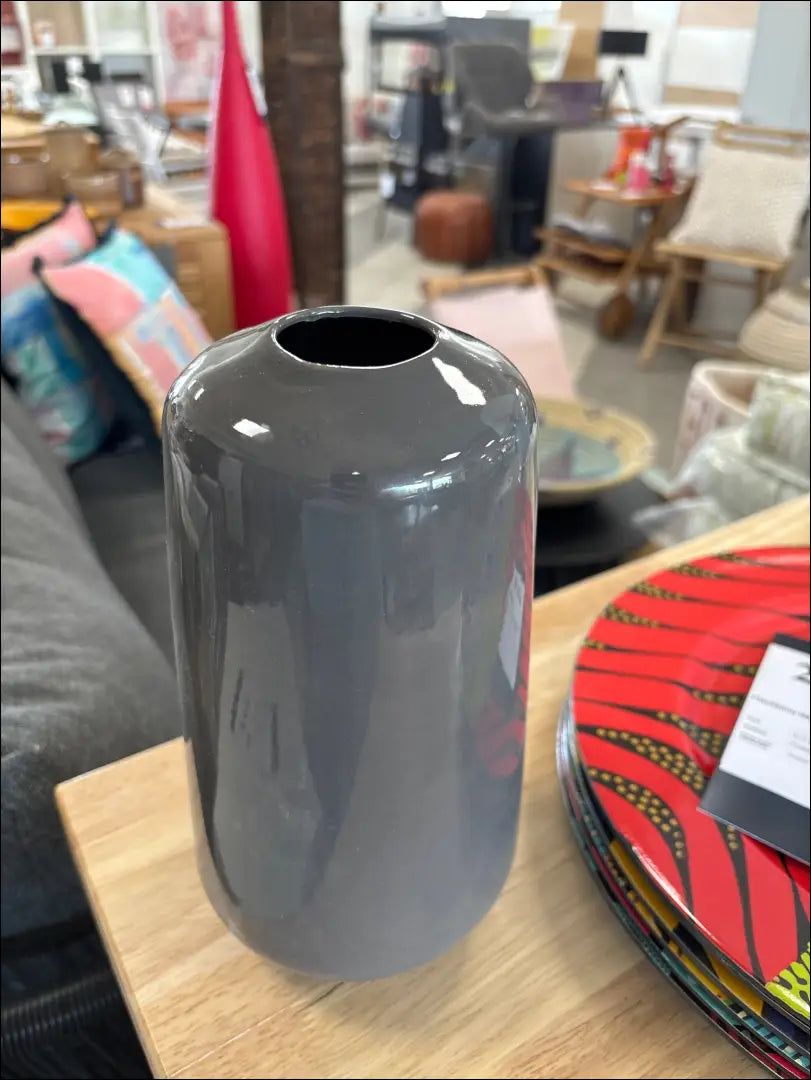 Vaza DI9324 - €20 Save 50% __label:Pristatymas 1-2 d.d., color-pilka, interjeras, material-porcelianas, under-25 Iki