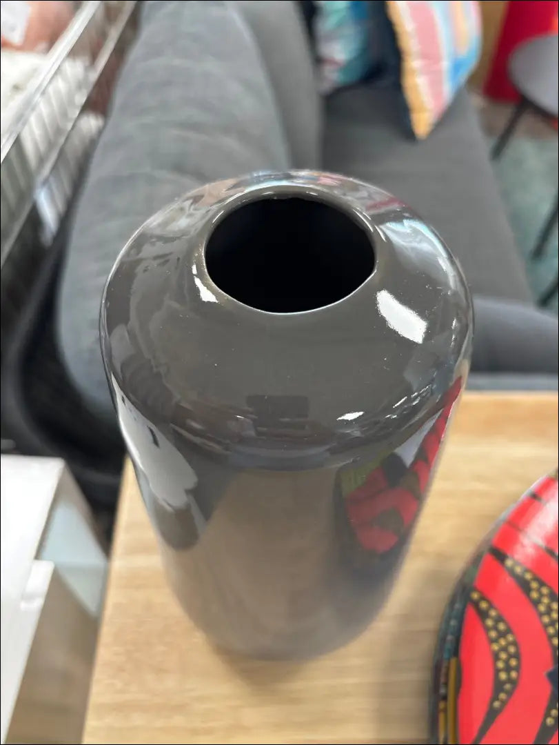 Vaza DI9324 - €20 Save 50% __label:Pristatymas 1-2 d.d., color-pilka, interjeras, material-porcelianas, under-25 Iki